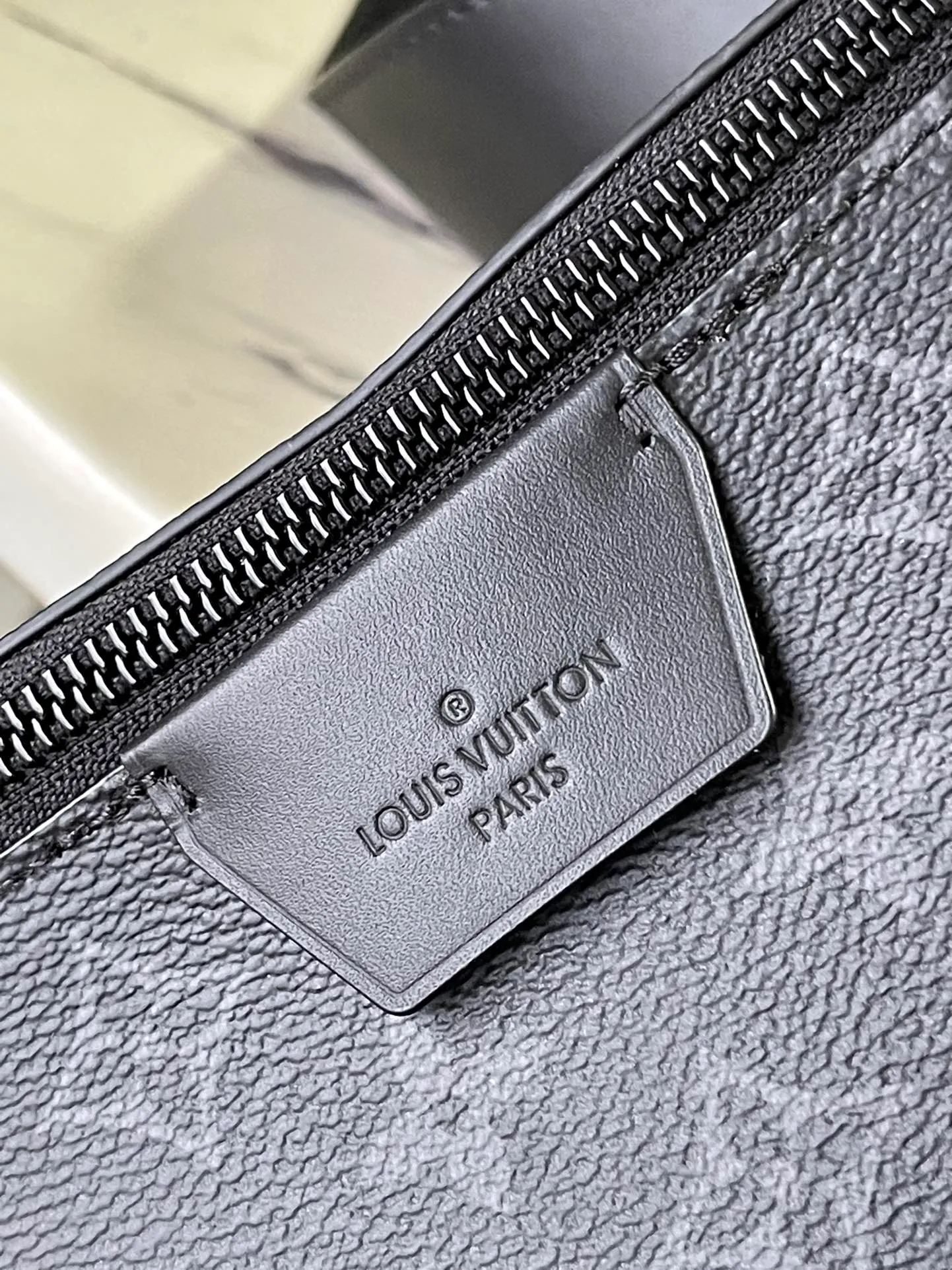 💰940 Top Original Order M23835 This LV Moon Crossbodfy handbag is made of Monogram Ecipse coated canvas with leather trim and shoulder straps, which is self-evidently elegant. The half-moon wheels allow for cross-body carry, allowing you to easily store your cell phone, small wallet, and headphones. Dimensions: 24.5 × 16 × 4.5 cm