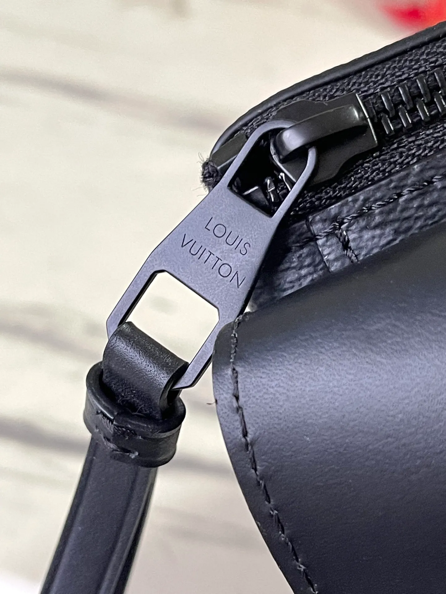 💰940 Top Original Order M23835 This LV Moon Crossbodfy handbag is made of Monogram Ecipse coated canvas with leather trim and shoulder straps, which is self-evidently elegant. The half-moon wheels allow for cross-body carry, allowing you to easily store your cell phone, small wallet, and headphones. Dimensions: 24.5 × 16 × 4.5 cm