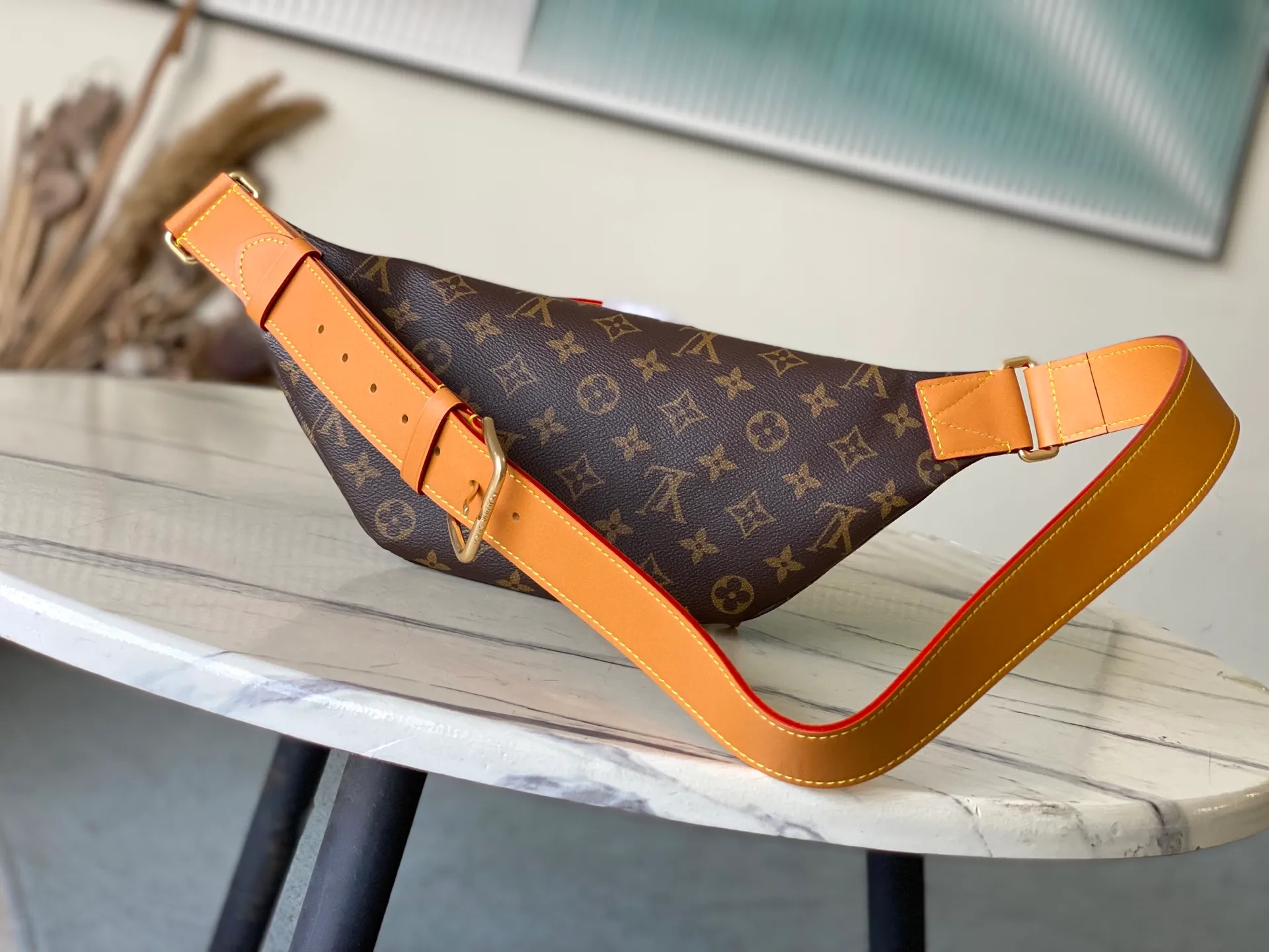 💰1000 Top Original Order M14019 This Rush waist bag is made of soft Monogram canvas, combining functional considerations with trendy style. A beaded zipper pull opens the zippered front pocket to securely store your phone, keys and cards. A zippered main compartment provides shelter for daily essentials, while an adjustable strap and top leather handle add carrying options. Dimensions: 30 × 15 × 8 cm