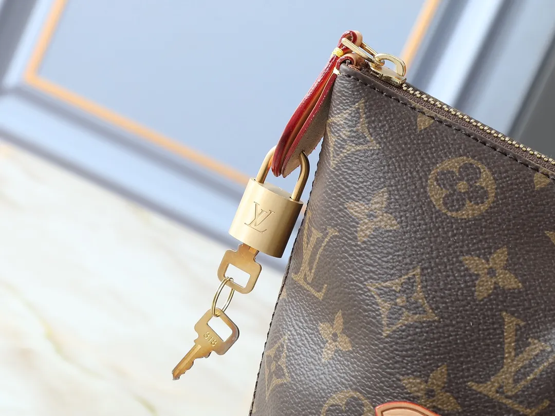 💰Large 140, small 260💰Upgraded original IENA MM handbag 41013 coffee 40040 white grid 42267 presbyopia 42268 The epitome of casual fashion The perfect daily companion for women Perfect functionality and unique elegance Will definitely become your best friend Microfiber lining & tree lamb leather decoration Front zipper layer Shiny gold metal plate decorated cowhide pull tag The quality is as real as the photo Pure copper carved hardware with first-layer cowhide. Size: large 42/27/17, small 35/23/13