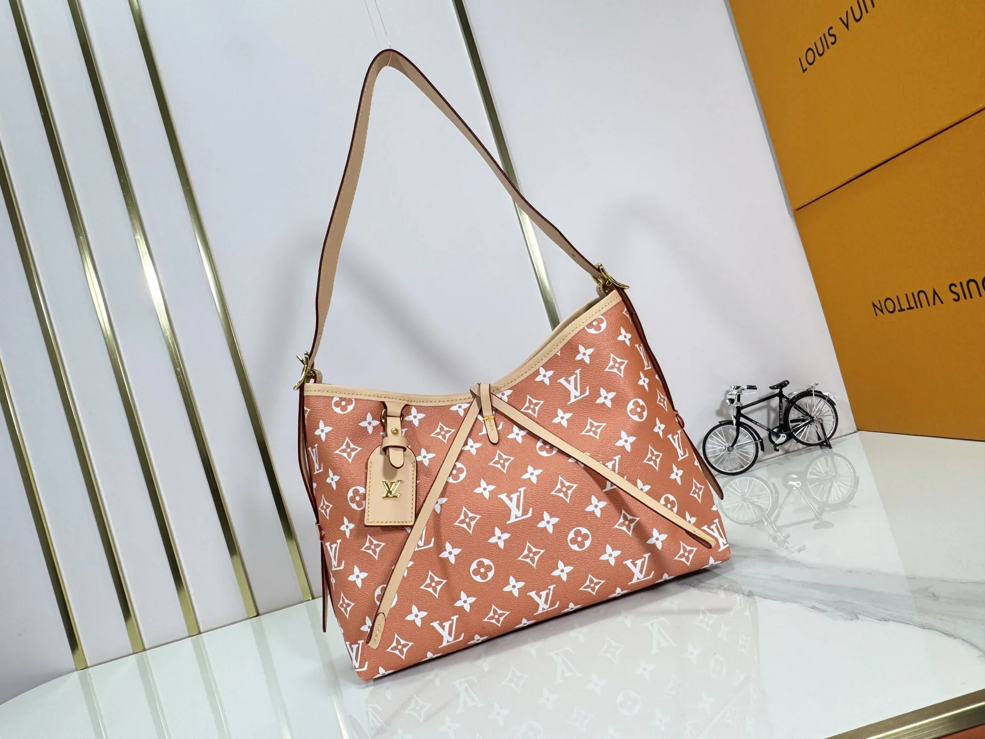 P280 upgraded original M24861 M25143 M46203 M46197 Colorful, legendary CarryAll medium handbag, with Monogram canvas and leather trimming to create a body-fitting design. There's a zipped pocket inside the ample space, and a detachable zipped clutch adds a functional element, with a buckle-adjustable handle. Small size: 29 x 24 x 12 cm