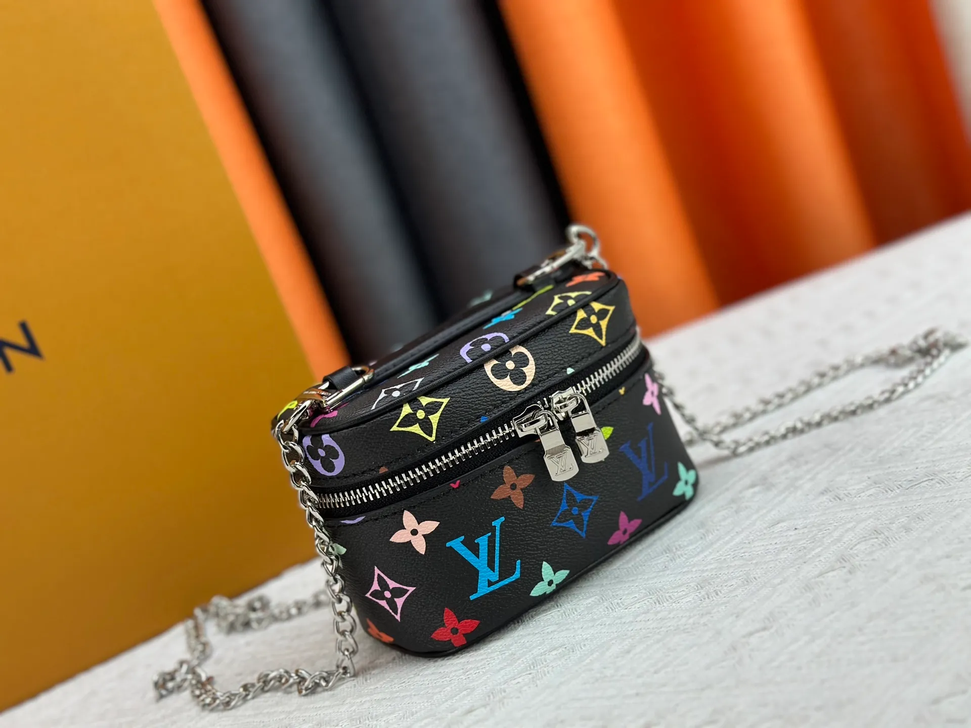 P220 Upgraded original M13747 M44495 M42265 M44936 M42263 lv Murakami Nice mini Nano cosmetic bag with Monogram printing and 33 colorful colors. In 2025, Murakami and LV jointly launched the white tricolor and black tricolor twelve pieces, which are very popular around the world and are loved by celebrities and celebrities. Dimensions: 14 x 10.2 x 8.5 (LxHxW)
