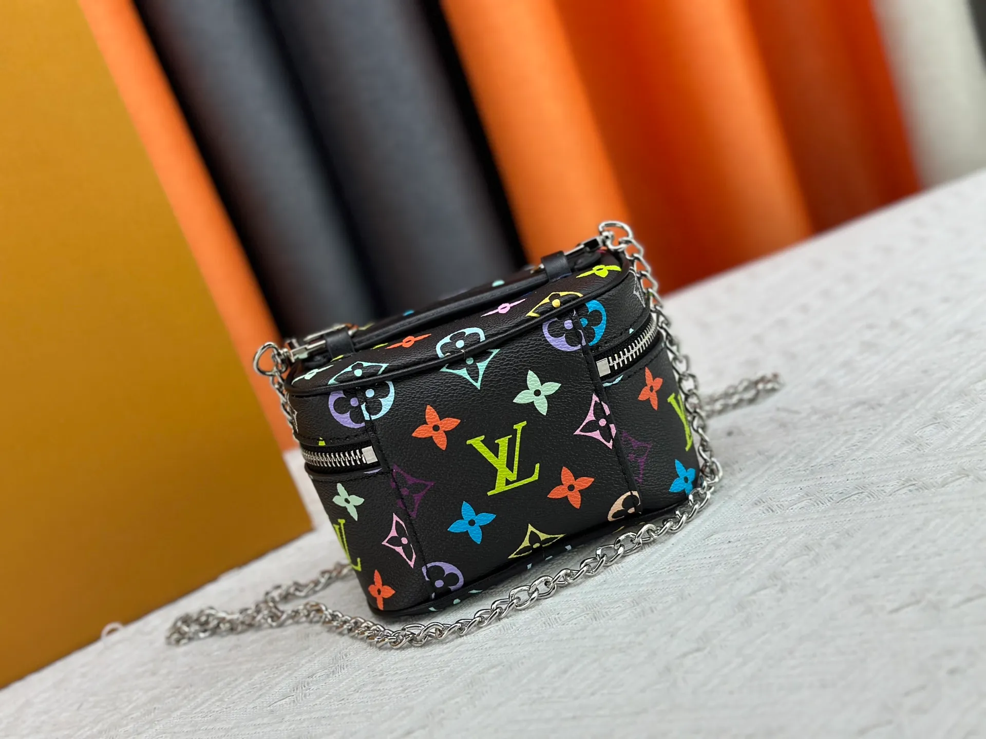 P220 Upgraded original M13747 M44495 M42265 M44936 M42263 lv Murakami Nice mini Nano cosmetic bag with Monogram printing and 33 colorful colors. In 2025, Murakami and LV jointly launched the white tricolor and black tricolor twelve pieces, which are very popular around the world and are loved by celebrities and celebrities. Dimensions: 14 x 10.2 x 8.5 (LxHxW)