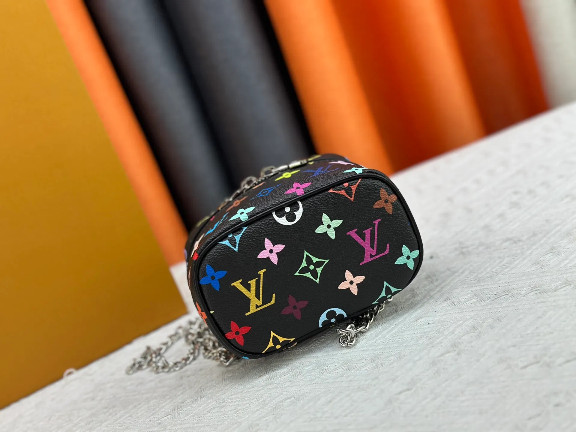 P220 Upgraded original M13747 M44495 M42265 M44936 M42263 lv Murakami Nice mini Nano cosmetic bag with Monogram printing and 33 colorful colors. In 2025, Murakami and LV jointly launched the white tricolor and black tricolor twelve pieces, which are very popular around the world and are loved by celebrities and celebrities. Dimensions: 14 x 10.2 x 8.5 (LxHxW)
