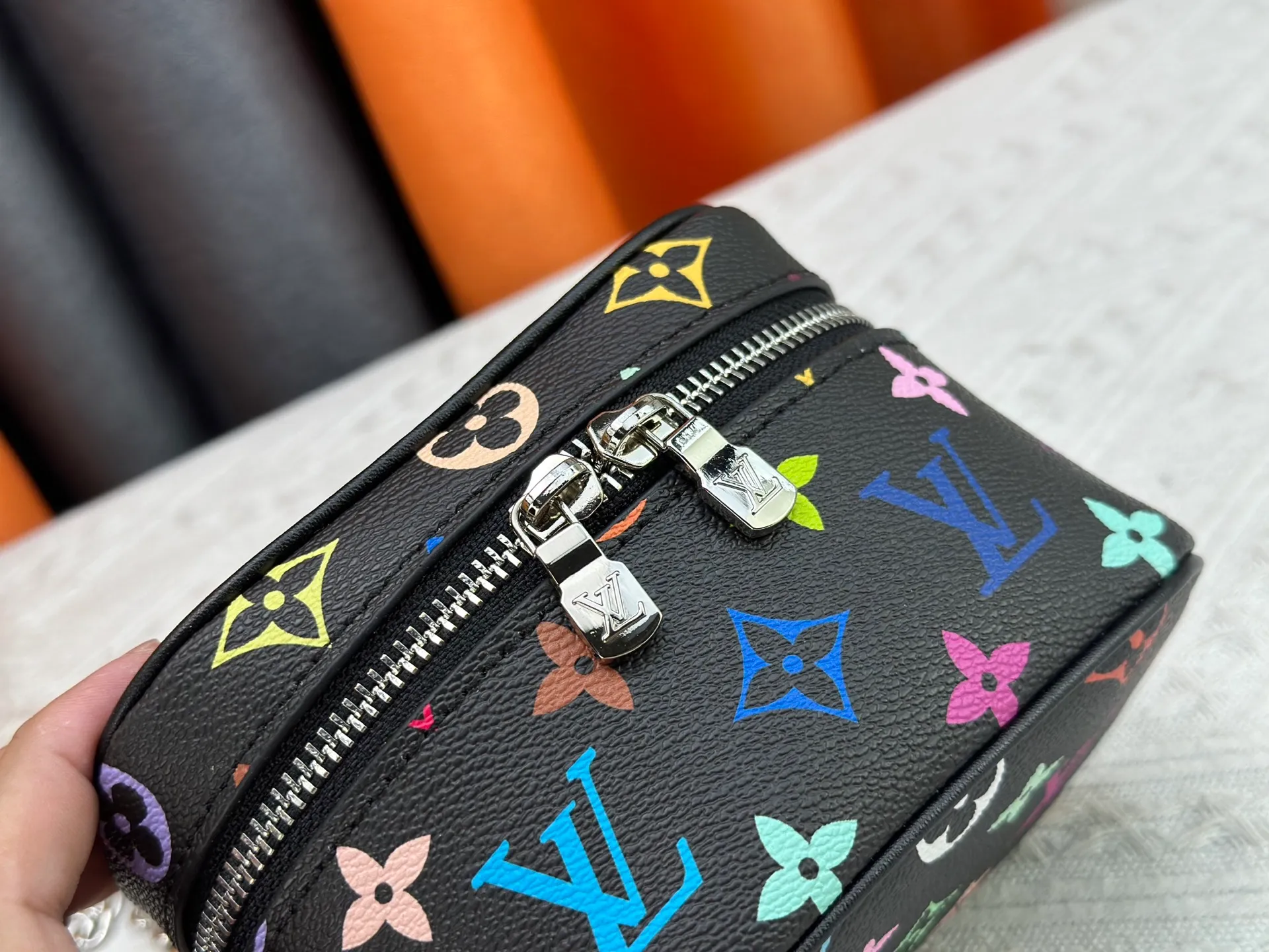 P220 Upgraded original M13747 M44495 M42265 M44936 M42263 lv Murakami Nice mini Nano cosmetic bag with Monogram printing and 33 colorful colors. In 2025, Murakami and LV jointly launched the white tricolor and black tricolor twelve pieces, which are very popular around the world and are loved by celebrities and celebrities. Dimensions: 14 x 10.2 x 8.5 (LxHxW)