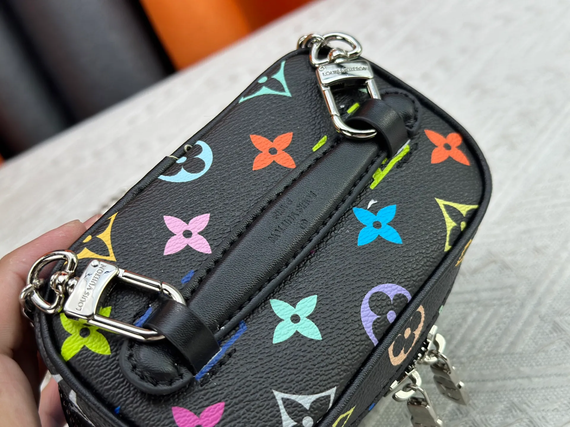 P220 Upgraded original M13747 M44495 M42265 M44936 M42263 lv Murakami Nice mini Nano cosmetic bag with Monogram printing and 33 colorful colors. In 2025, Murakami and LV jointly launched the white tricolor and black tricolor twelve pieces, which are very popular around the world and are loved by celebrities and celebrities. Dimensions: 14 x 10.2 x 8.5 (LxHxW)