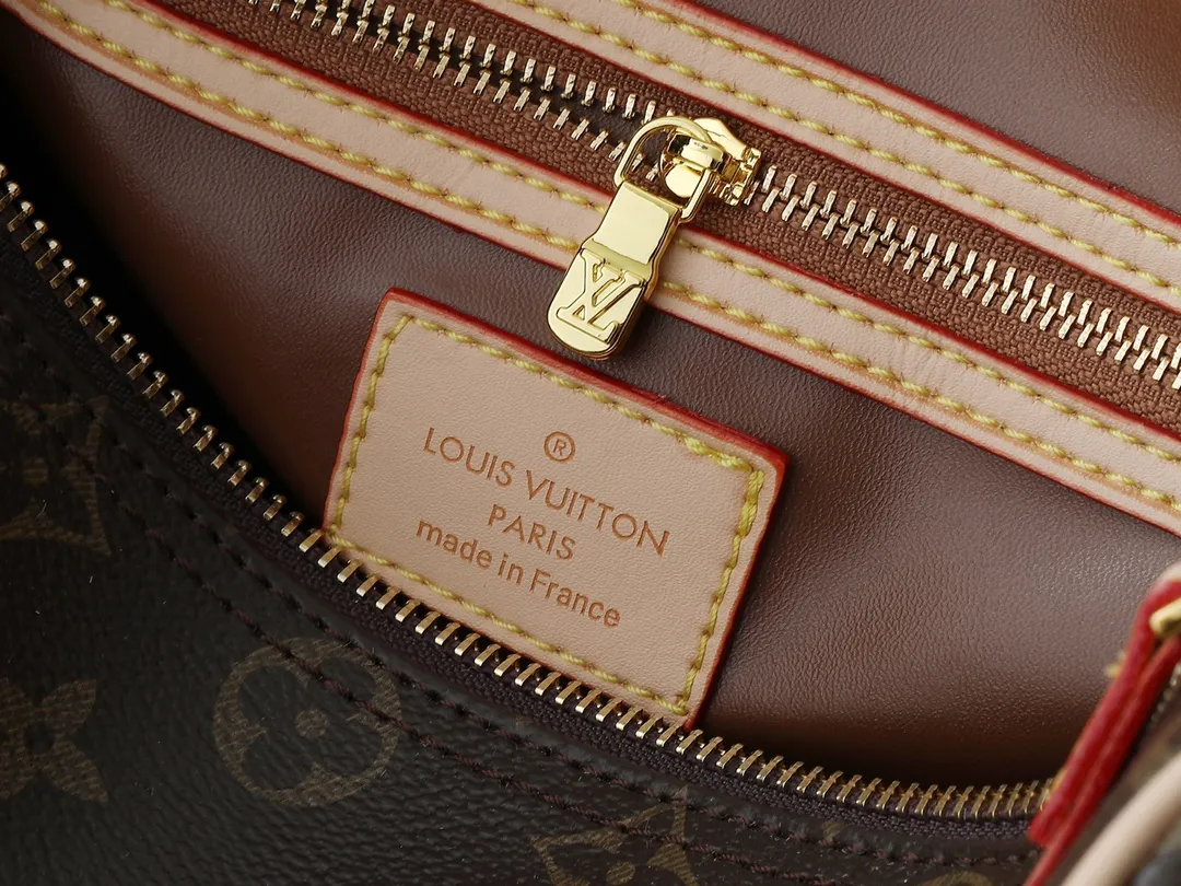 💰300💰Upgraded original M14328 M40391 This Speedy Soft 30 handbag Murakami series Monogram Dune element pays tribute to the design of Gaston Louis Vuitton collection series. The long handle makes it easy to carry on the shoulder, making it a great travel companion. Dimensions: 30.0 x 21.0 x 17.0 cm (length x height x width)