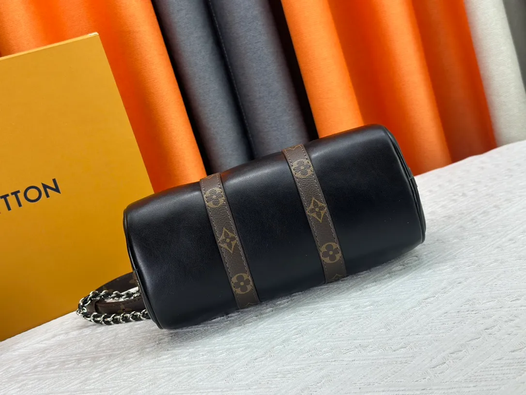 P260 Upgraded original version N00105 checkerboard green M20900.M46271 black flower, full leather black, M31044 orange, M11542 presbyopia, M24849 presbyopic flower. This Keepall 25 handbag is made of Monogram Eclipse Reverse denim denim canvas, showing an elegant reinterpretation of Louis Vuitton's classic pattern. Reinforced straps and leather name tags are signature elements of the Keepall collection, while a zipper closure keeps personal items safe and secure. Dimensions: 25.0 x 15.0 x 11.0 cm (length x height x width)