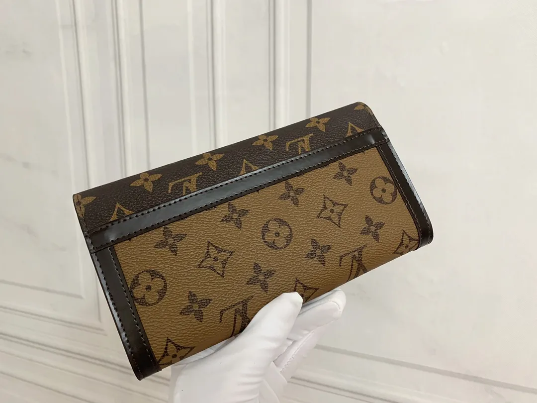 💰170 Premium Original💎 Venice Wallet Made of Damier Ebene canvas and decorated with the iconic S lock and rivets, it pays homage to Louis Vuitton's deep heritage as a luxury luggage manufacturer. Thanks to its spacious and functional interior, this model can also be used as an elegant clutch. Style number: 60535 Size: 21*11cm