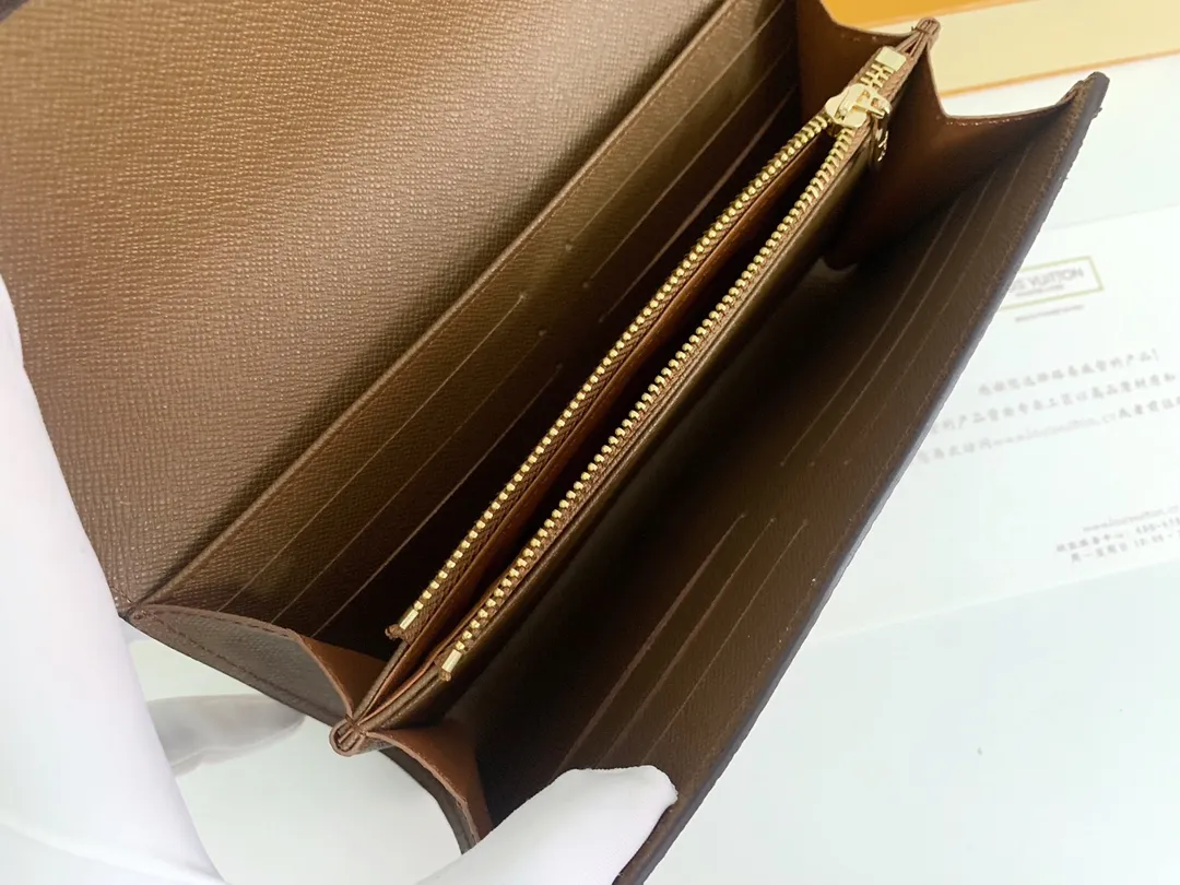 💰170 Premium Original💎 Venice Wallet Made of Damier Ebene canvas and decorated with the iconic S lock and rivets, it pays homage to Louis Vuitton's deep heritage as a luxury luggage manufacturer. Thanks to its spacious and functional interior, this model can also be used as an elegant clutch. Style number: 60535 Size: 21*11cm
