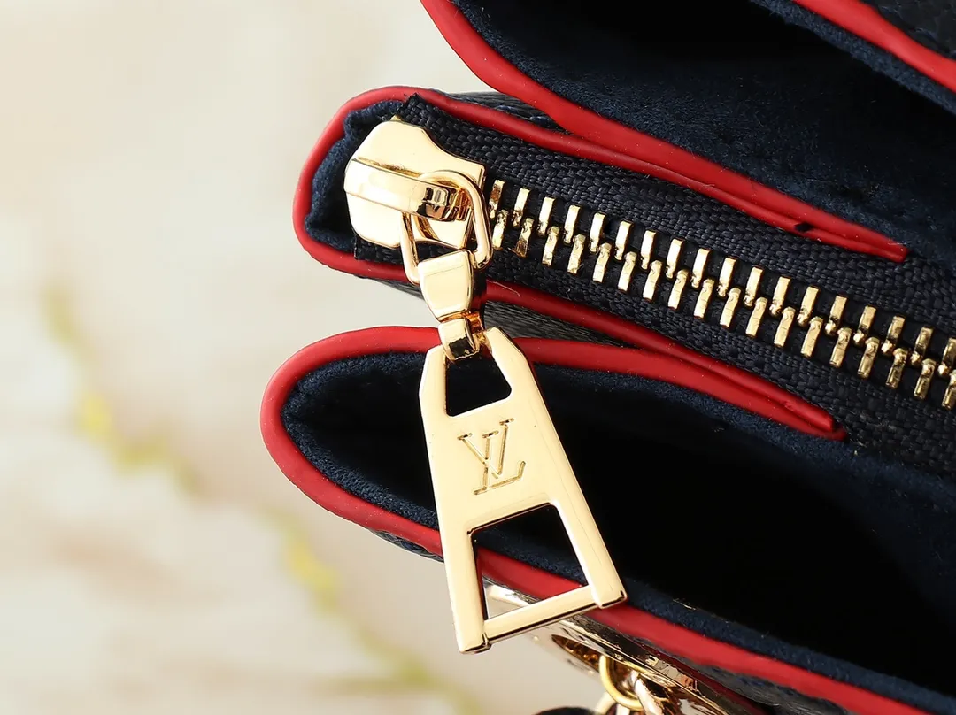 💰300💰Upgraded original M43772.M43759 M43758 This Surene MM Chain Handbag in Letter Empreinte Leather with its gold chain is as functional as it is sophisticated. Very easy to put on thanks to the leather shoulder pads and decorative chain. The large size of this suitcase means it easily fits A4 documents as well as all your daily essentials. The embossed pattern on supple leather is deep enough to stay in place for a while while still maintaining its soft feel. Size: length 37*26*15cm