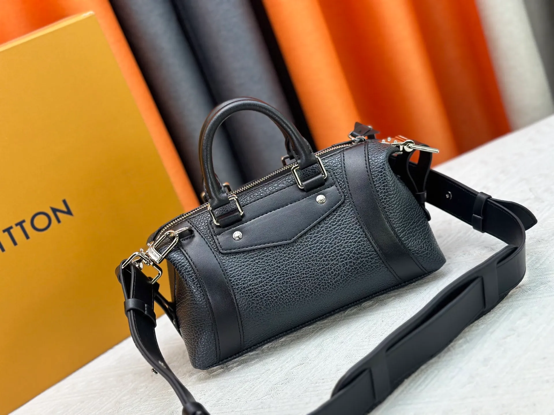 P300 [Exclusive real shot] M25566 M14623 Full leather motorcycle bag M14702 M14700 NANO LV BIKER handbag This Nano LV Rider handbag is from the 2025 spring and summer series. It is made of pixelated grain sheep leather with smooth cowhide elements, and is decorated with elegant patches with the LV Circle logo. The foldable configuration makes it easy to store in a suitcase, and the modern design adds a rock-n-roll edge to any look. Dimensions: 10 x 10 x 23 cm