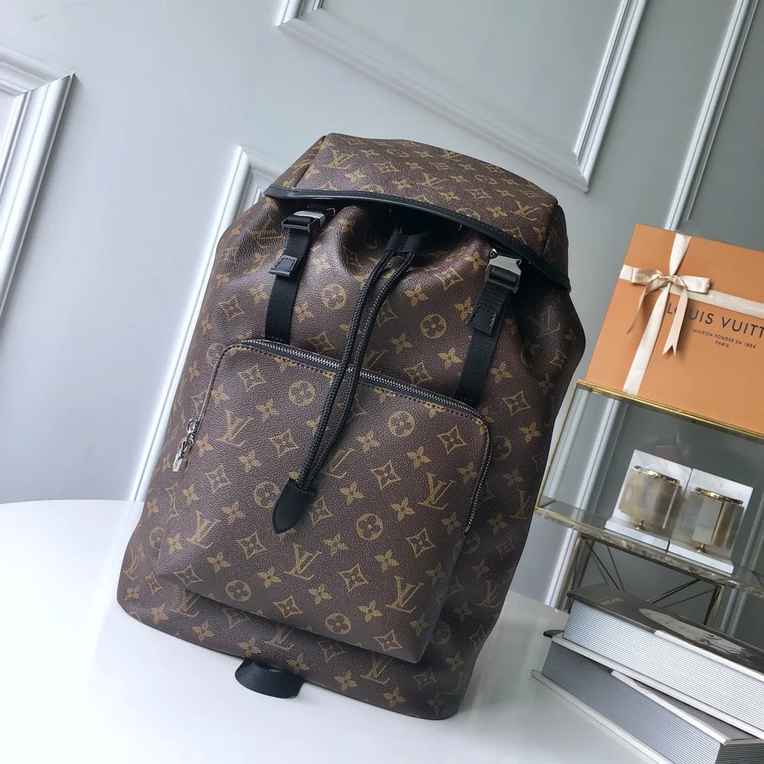 💰1040 Top-quality original item Actual photos M43422-ZACK Backpack This sports-style coated canvas Zack backpack is full of capacity and displays classic Louis Vuitton style. The flap, drawstring and metal buckle are all classic Louis Vuitton design elements. - 45 x 30 x 20cm (L x H x W) Specially coated Louis Vuitton canvas outer - Fabric lining - Cowhide leather trim - Silver metal hardware - Top handle - 2 leather shoulder straps - Flap + drawstring + buckle - 1 lined internal compartment - 1 double internal patch pocket