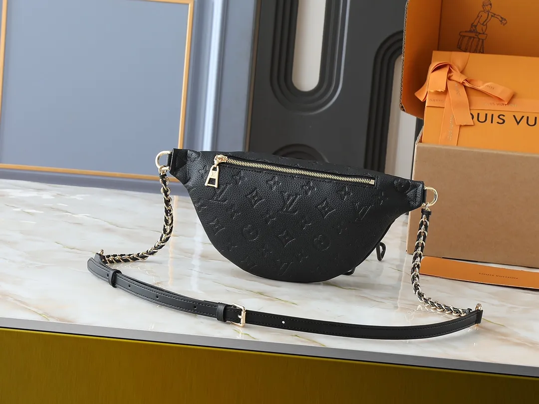 💰240💰Upgraded original version M14353 M46784 M43644 This unique High Rise waist bag is reinterpreted in iconic Monogram Empreinte leather this season. Just like the original design, this PM style has a practical design with adjustable length straps and is large enough to hold everyday essentials. The belt bag is embellished with gold-tone hardware and has a detachable decorative luggage tag that pays homage to the brand's trunk-making heritage and can be worn cross-body or as a belt. Dimensions: 31 x 15 x 6 cm