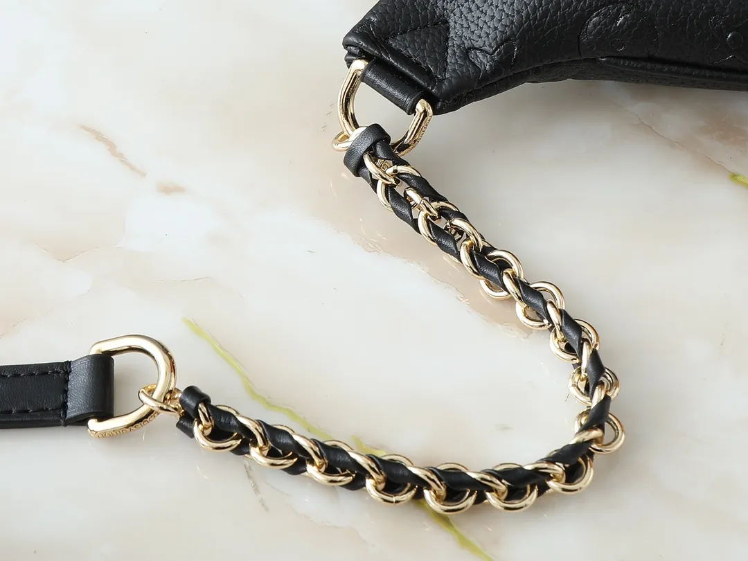 💰240💰Upgraded original version M14353 M46784 M43644 This unique High Rise waist bag is reinterpreted in iconic Monogram Empreinte leather this season. Just like the original design, this PM style has a practical design with adjustable length straps and is large enough to hold everyday essentials. The belt bag is embellished with gold-tone hardware and has a detachable decorative luggage tag that pays homage to the brand's trunk-making heritage and can be worn cross-body or as a belt. Dimensions: 31 x 15 x 6 cm