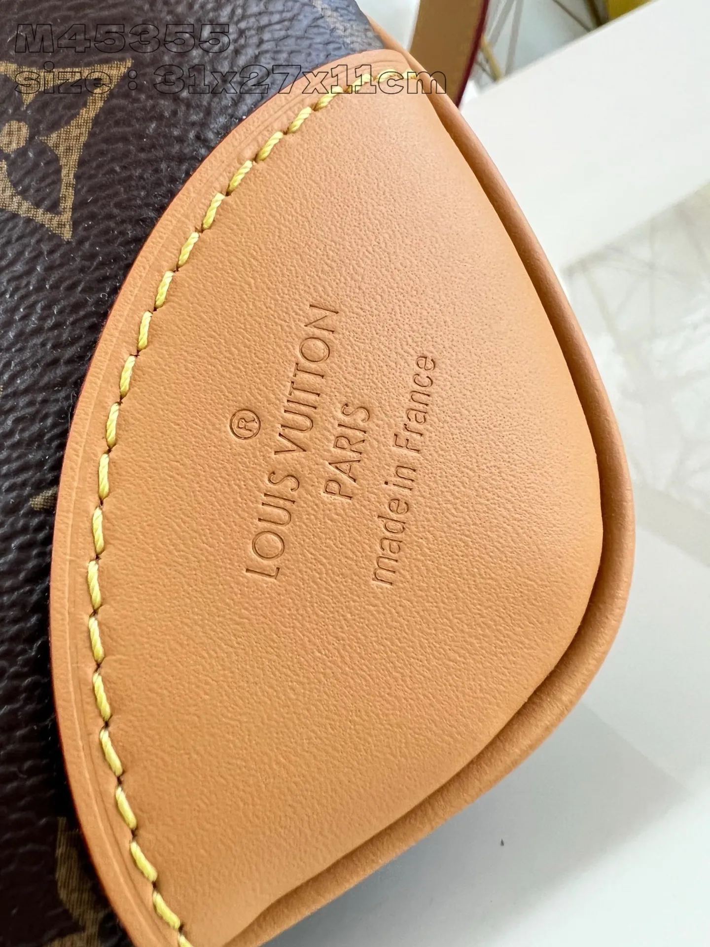 💰860 top original order [Exclusive real shot M45354 yellow] Louis Vuitton launches the new Odeon small handbag in the autumn and winter of 2020, integrating elegant style and practical function. Monogram canvas is complemented by a zipper design to create ample interior space, and the leather nameplate and reinforced leather corners continue the brand heritage. Adjustable leather strap allows for comfortable shoulder or cross-body wear. 31x 27x11 cm (height x width x length)