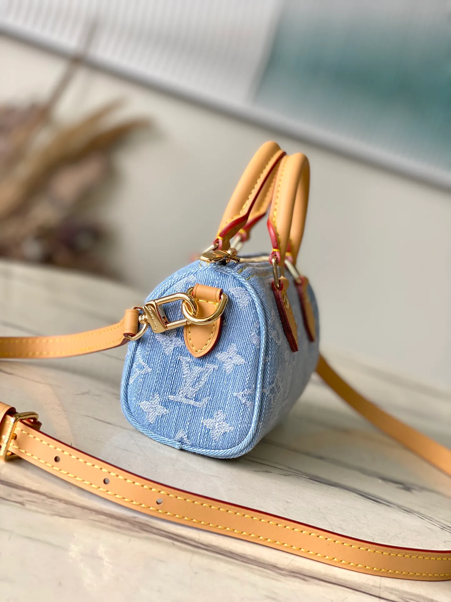 💰740 Top Original Order M11212 This Nano Speedy handbag is made of cotton denim woven with Monogram pattern. It is bleached and sand washed to give it a retro style. The cowhide leather shaped handles and removable and adjustable shoulder strap have a subtly aged effect. Dimensions: 16 × 10 × 7.5 cm