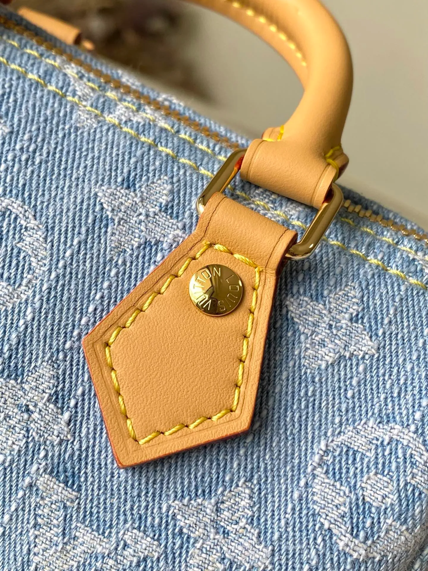 💰740 Top Original Order M11212 This Nano Speedy handbag is made of cotton denim woven with Monogram pattern. It is bleached and sand washed to give it a retro style. The cowhide leather shaped handles and removable and adjustable shoulder strap have a subtly aged effect. Dimensions: 16 × 10 × 7.5 cm
