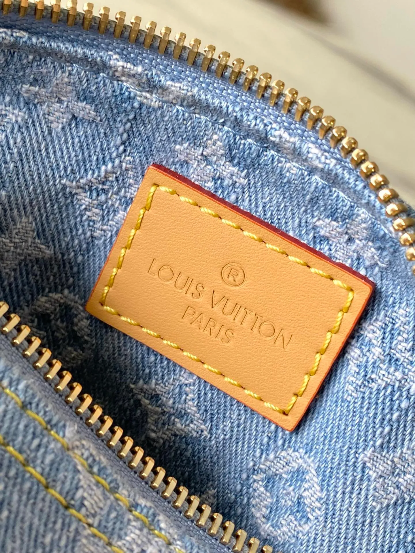 💰740 Top Original Order M11212 This Nano Speedy handbag is made of cotton denim woven with Monogram pattern. It is bleached and sand washed to give it a retro style. The cowhide leather shaped handles and removable and adjustable shoulder strap have a subtly aged effect. Dimensions: 16 × 10 × 7.5 cm