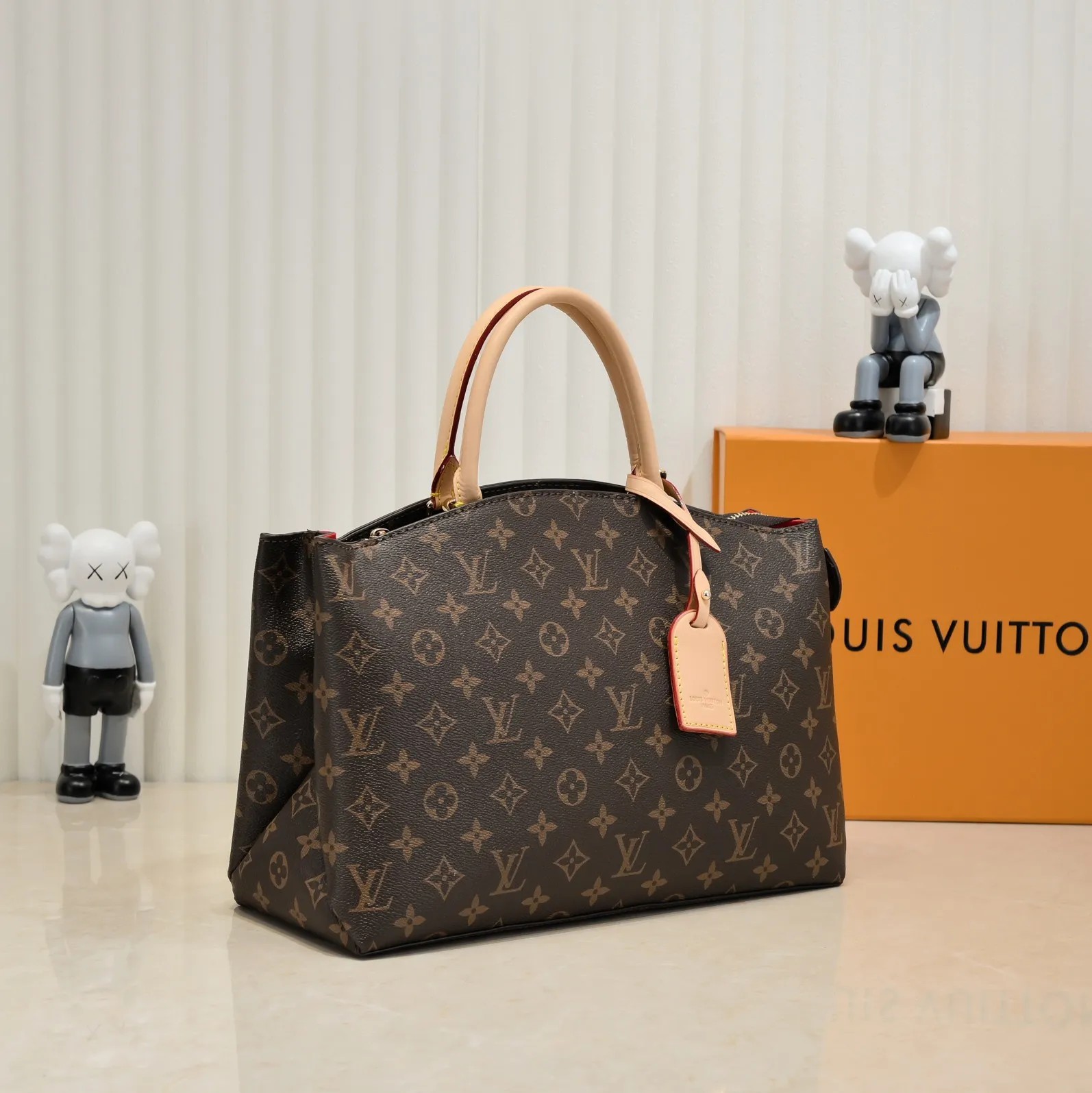 Batch 380💰Large size 2021 new LV New Grand palais mm🎉🎉🎉LV Louis Vuitton double-sided yellow leather presbyopia trendy fashion shoulder bag, N45811. Size: 34-15-24cm