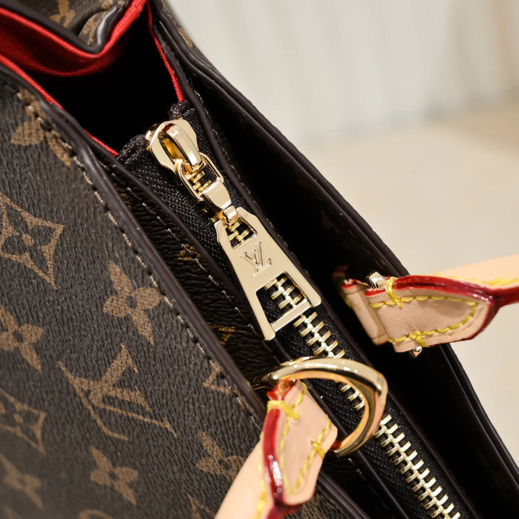 Batch 380💰Large size 2021 new LV New Grand palais mm🎉🎉🎉LV Louis Vuitton double-sided yellow leather presbyopia trendy fashion shoulder bag, N45811. Size: 34-15-24cm