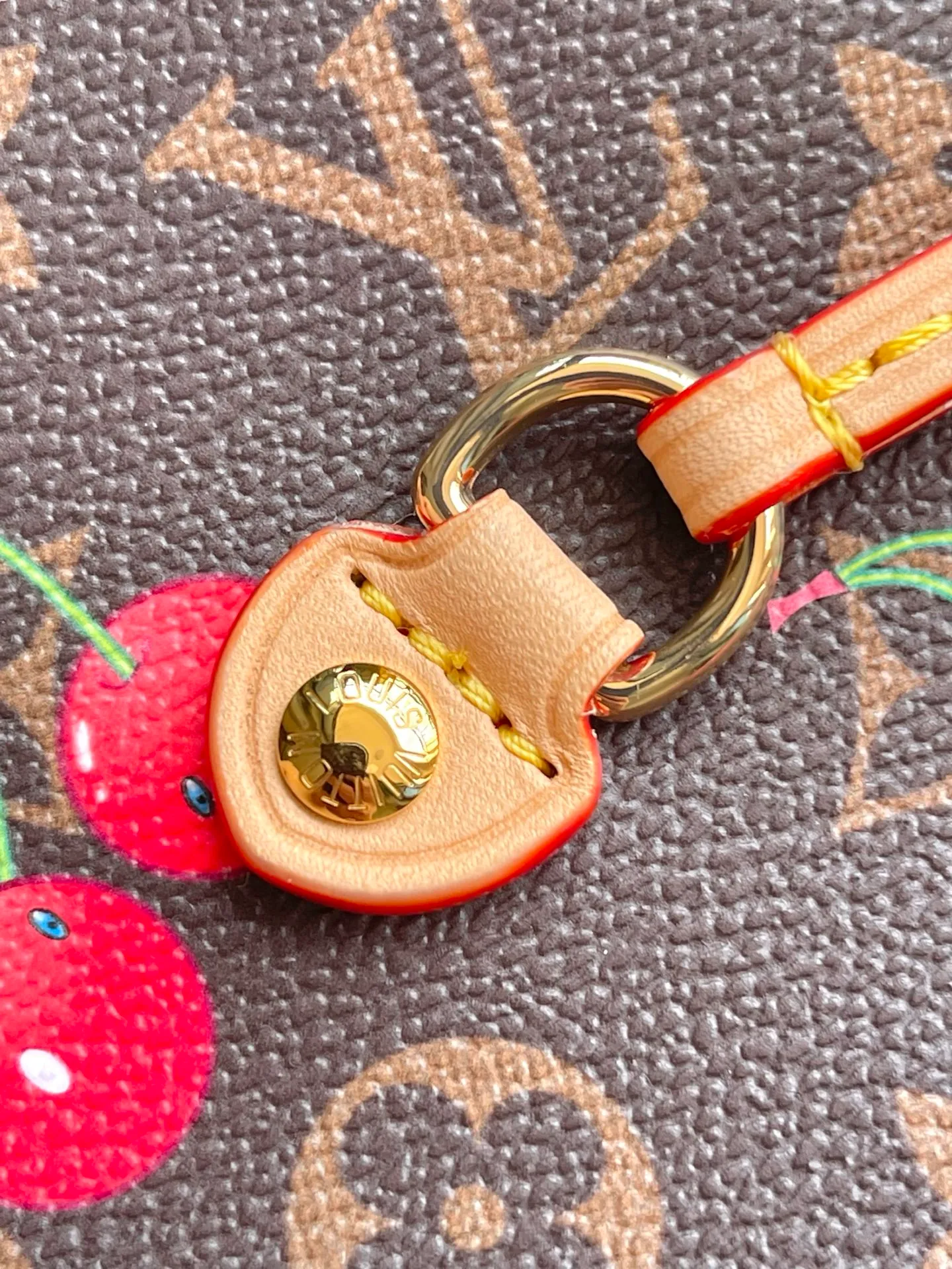 💰1080 Top Original Order M13263 This medium-sized Neverfull handbag reinterprets the cheerful elements of the Louis Vuitton Cow leather trim completes the classic style. Dimensions: 31 × 28 × 14 cm