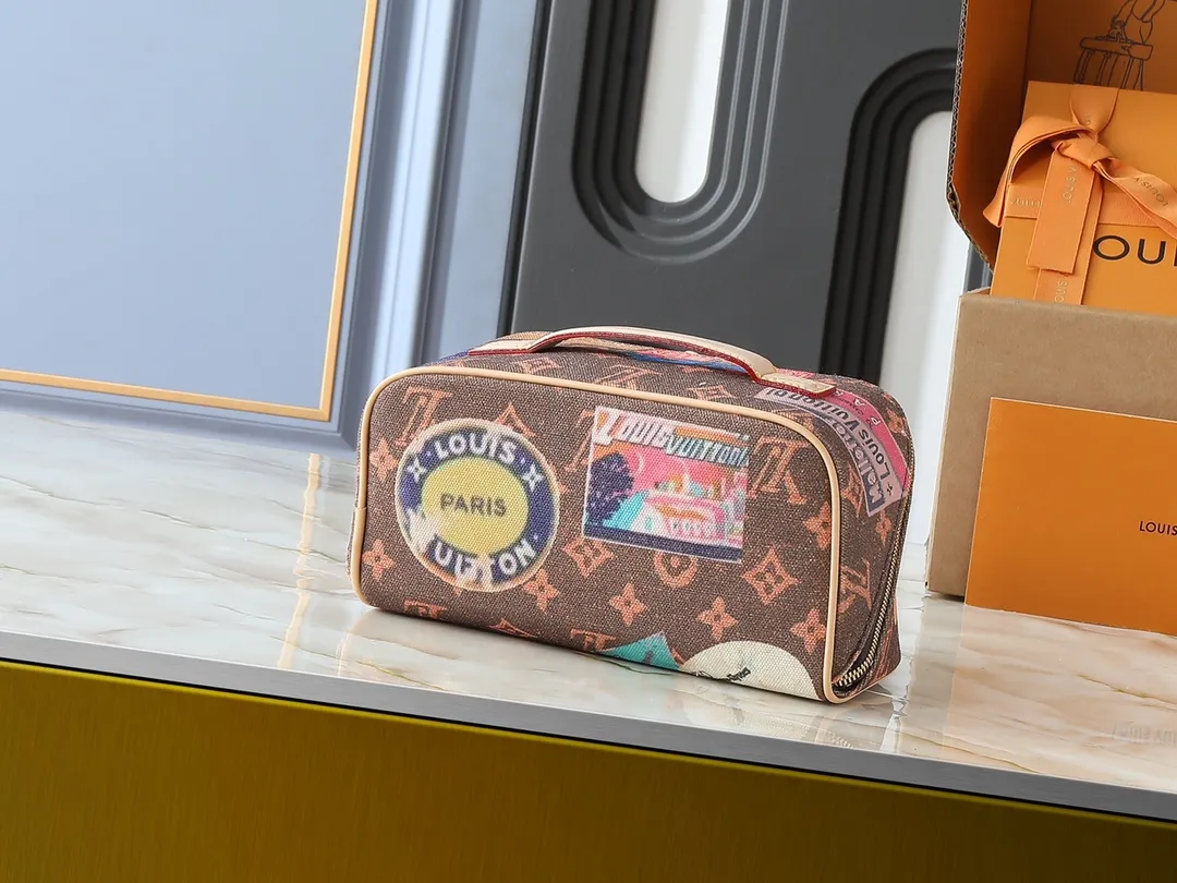 💰220💰Upgraded from the original M14744 M11750 M11508 This 2 Compartments toilet bag is made of Monogram coated canvas with cow leather trim, and uses Louis Vuitton travel stickers to pay tribute to the travel fashion at the turn of the last century. Internal compartments allow for easy storage, and dual zip closures add functionality. Dimensions: 24.0 x 13.0 x 13.0 cm (length x height x width)