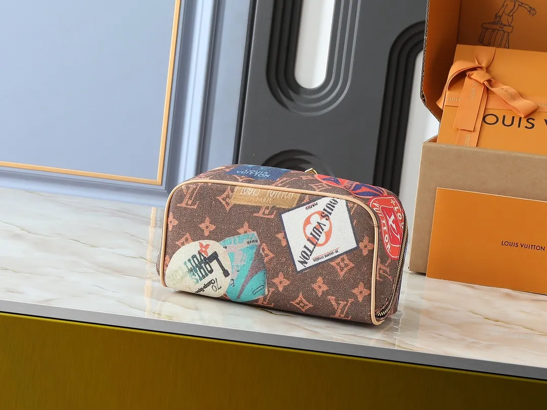 💰220💰Upgraded from the original M14744 M11750 M11508 This 2 Compartments toilet bag is made of Monogram coated canvas with cow leather trim, and uses Louis Vuitton travel stickers to pay tribute to the travel fashion at the turn of the last century. Internal compartments allow for easy storage, and dual zip closures add functionality. Dimensions: 24.0 x 13.0 x 13.0 cm (length x height x width)