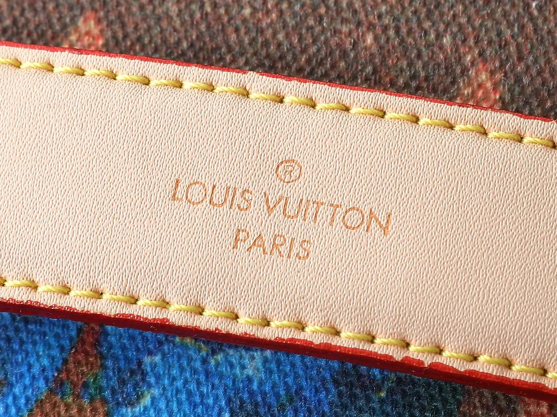 💰220💰Upgraded from the original M14744 M11750 M11508 This 2 Compartments toilet bag is made of Monogram coated canvas with cow leather trim, and uses Louis Vuitton travel stickers to pay tribute to the travel fashion at the turn of the last century. Internal compartments allow for easy storage, and dual zip closures add functionality. Dimensions: 24.0 x 13.0 x 13.0 cm (length x height x width)