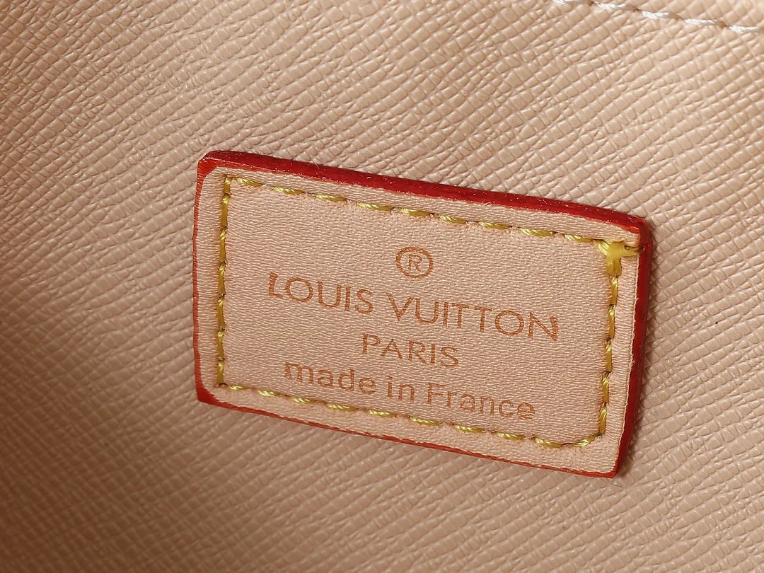 💰220💰Upgraded from the original M14744 M11750 M11508 This 2 Compartments toilet bag is made of Monogram coated canvas with cow leather trim, and uses Louis Vuitton travel stickers to pay tribute to the travel fashion at the turn of the last century. Internal compartments allow for easy storage, and dual zip closures add functionality. Dimensions: 24.0 x 13.0 x 13.0 cm (length x height x width)