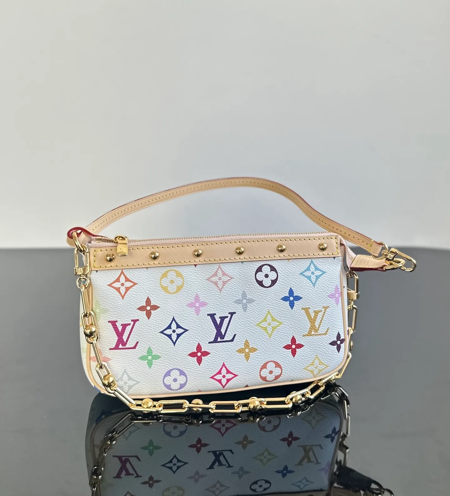 💰1400｛Authentic grade｝MB original leather M13404 white three-color mahjong bag Pochette Accessoires handbag exclusive channel goods detailed real photos! MB lies in quality, hardware, fabrics, handwork, oiled edges, A-grade high-quality products, comprehensive upgrades, the photos are consistent with the products, 360 degrees without blind spots, feel free to take a look. Size: 13 x 4 x 22 cm (height x width x length)