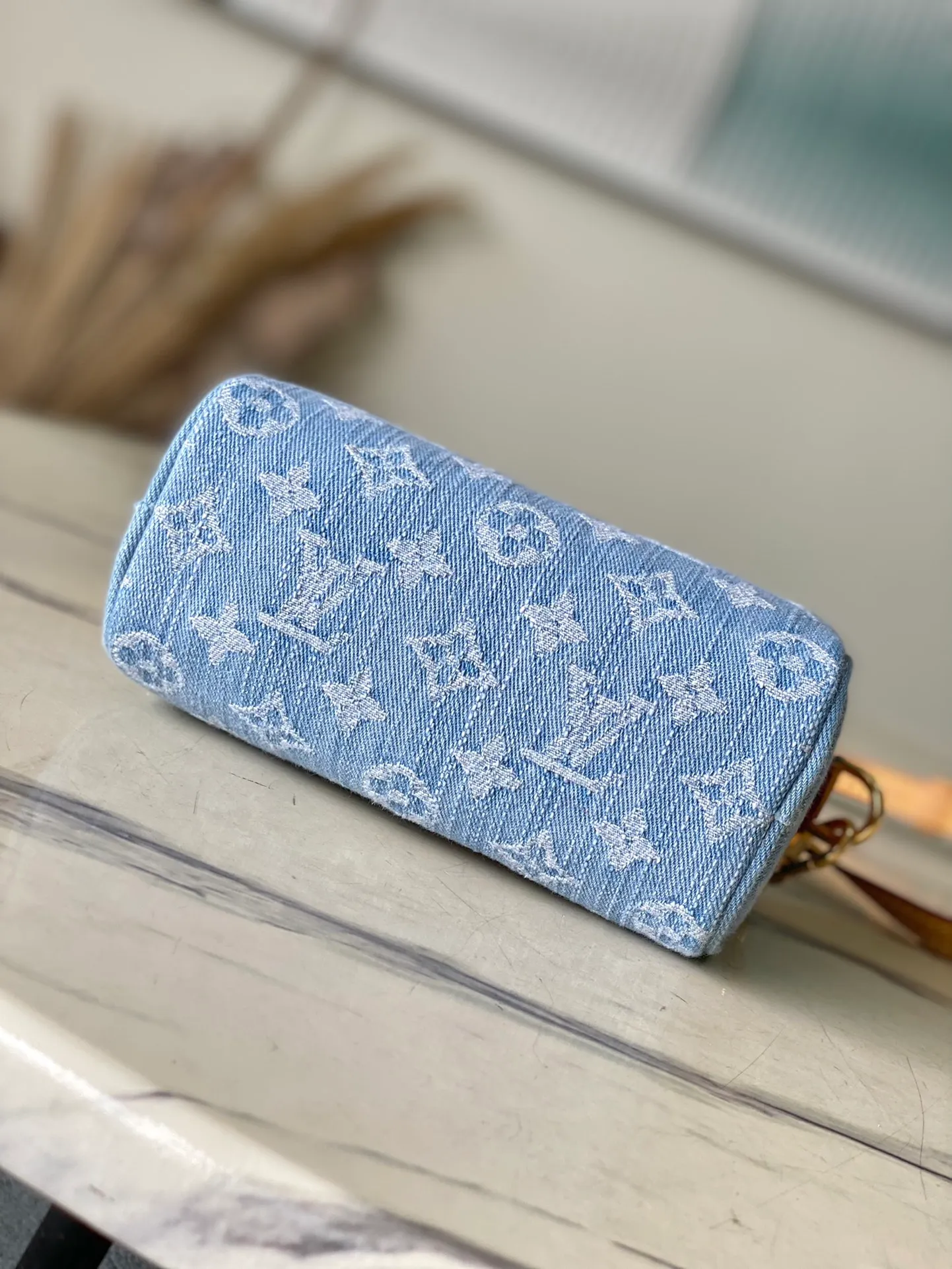 💰840 Top Original Order M11212 This Nano Speedy handbag is made of cotton denim woven with Monogram pattern. It is bleached and sand washed to give it a retro style. The cowhide leather shaped handles and removable and adjustable shoulder strap have a subtly aged effect. Dimensions: 16 × 10 × 7.5 cm