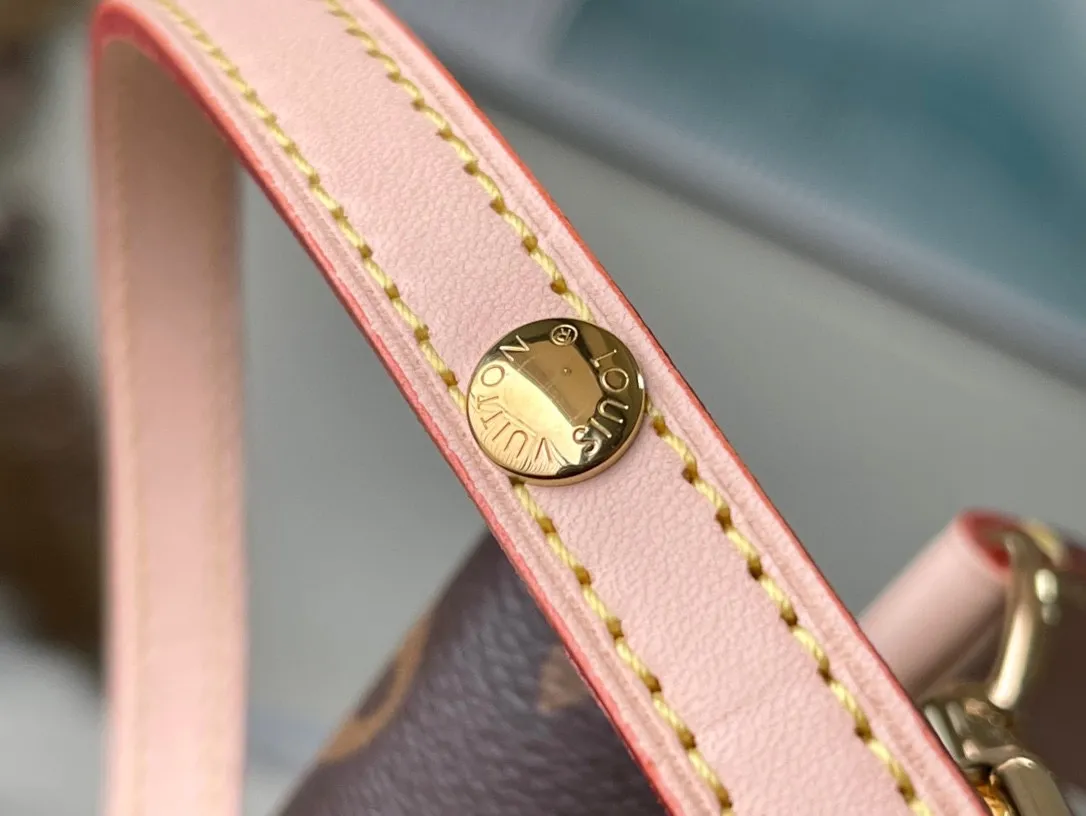 💰800 Top Original Order M46581 Presbyopia Mini Bucket Bag Series NÉONOÉ BB Handbag Neoono upper BB made of Monogram canvas and decorated with natural leather material. The house's iconic Neono reinterprets the bucket bag into a small-sized design. Plenty of storage space to carry essentials such as keys, AirPods and iPhone. Leather strap to keep your belongings safe. With the removable handles and removable and adjustable straps, you can style your project in a variety of ways. 20 x 20 x 13 cm.