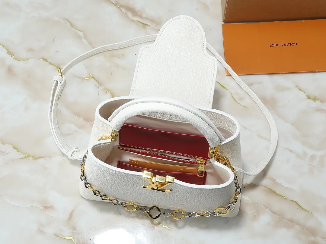 💰400💰Guangzhou goods Upgraded from the original M12935 M12936 M12937 M12938 This Capucines BB handbag is made of flexible Taurillon cow leather, with jewelry-style double-plated chains and Monogram floral elements to highlight the identity of the Chain On You series. The flip cover can be placed on both the inside and outside. The ample structure and multiple inner pockets are convenient for storing daily necessities. The rounded LV letters add to the ingenious details. Dimensions: 27.0 x 17.3 x 9.0 cm (length x height x width)