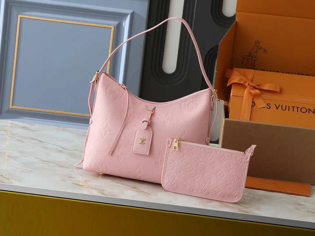 💰240💰Upgraded from the original M24141 M46288 M46293 M46277 M46298 M46203 CarryAll small handbag is made of Mono gram Empreinte embossed leather. It has a generous structure and a neat inner layer. The large inner bag adds functional elements. Comes with a Monogram embossed zipper clutch secured by a leather strap. A personal companion for urban life. Dimensions 29 x 24 x 12 cm (length x height x width)