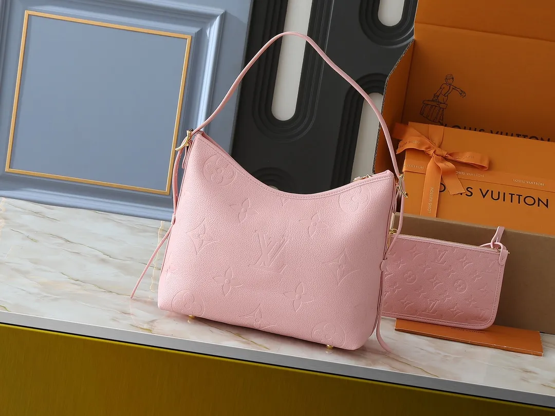 💰240💰Upgraded from the original M24141 M46288 M46293 M46277 M46298 M46203 CarryAll small handbag is made of Mono gram Empreinte embossed leather. It has a generous structure and a neat inner layer. The large inner bag adds functional elements. Comes with a Monogram embossed zipper clutch secured by a leather strap. A personal companion for urban life. Dimensions 29 x 24 x 12 cm (length x height x width)