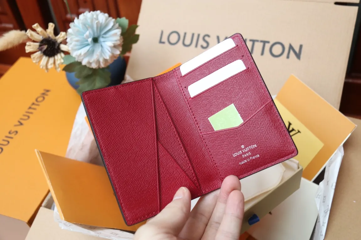 M30985 Pocket Wallet 💰260 This pocket wallet relies on exquisite inlay work to embed the V pattern into fine Taïga leather, echoing the traditional Louis Vuitton logo with bright colors. The slim structure hides plenty of space and can be easily stored in your pocket. 8 x 11 x 1 cm