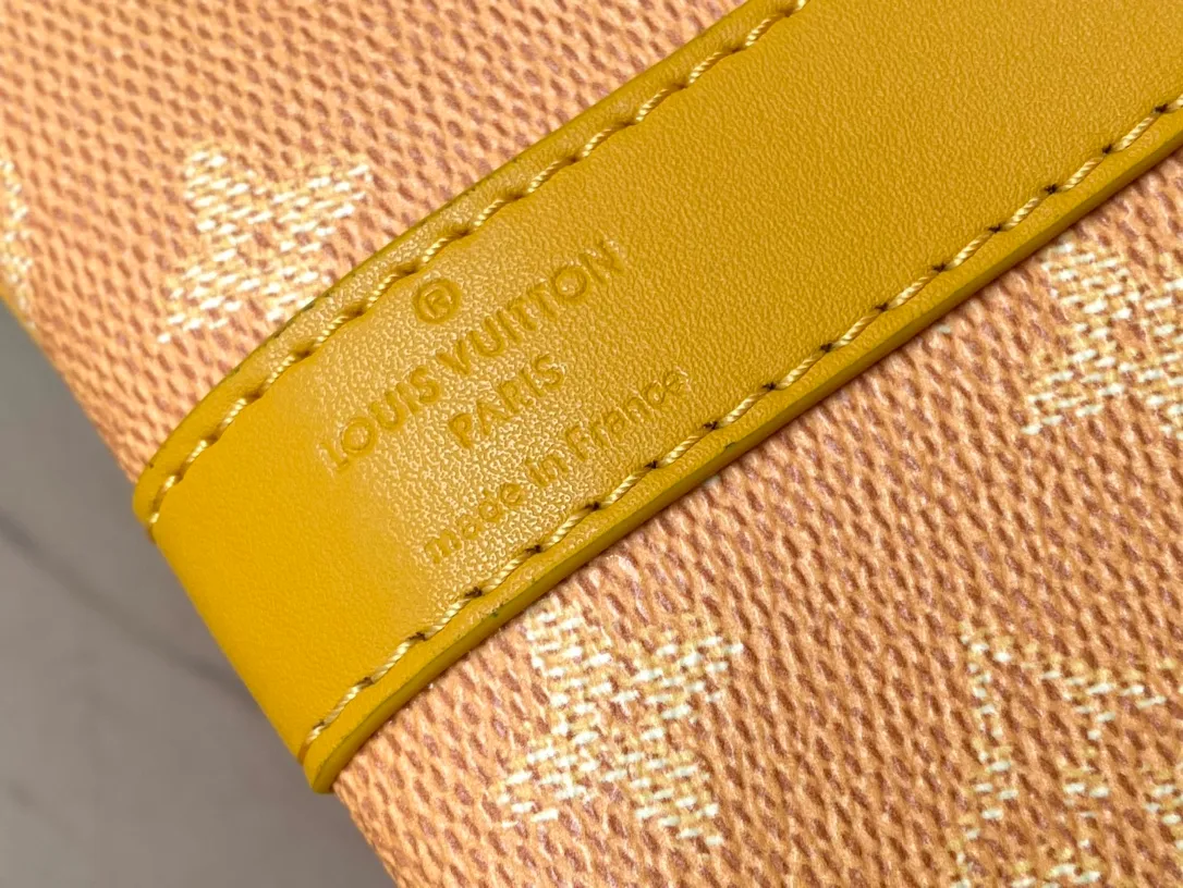 💰1340 Top original order M13186 Louis Vuitton LV 24FW Monogram new presbyopic bag Louis Vuitton LV 24FW New Monogram yellow presbyopic yellow presbyopic series Messenger messenger bag Montsouris satchel Keepall 55 travel bag multiple classic styles. Dimensions: 55 x 27 x 20 cm
