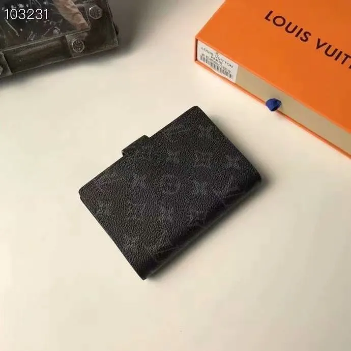 P140 Hot item shipped, model number M20005. This small notepad cover is made of Monogram canvas. It can hold three credit cards and can also be used as an address book, notebook or calendar. 10/12 cm (Length x Height) - Epi leather embossed with delicate LV initials and lined with interwoven textured leather - Button closure - Six-ring binder with three rings in sets, six credit card slots and two internal compartments - Notepad insert available separately