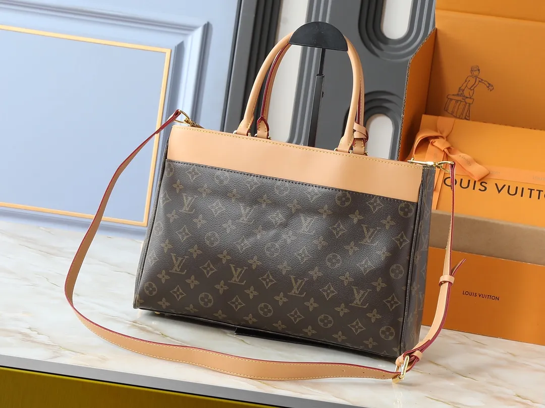 💰280💰Upgraded original M25575 M25577 M15231 Avenue MM (Avenue MM) is a modern alternative to the Grand Palais handbag. Suitable for busy city life, a design that transcends its time. Made of signature single-check leather. Naming choices and base fabric details highlight House’s outstanding craftsmanship. A spacious and practical piece that can accommodate A4-sized documents, a laptop, and various daily necessities. Dimensions: 38.5 x 24 x 15 cm (length x height x width)