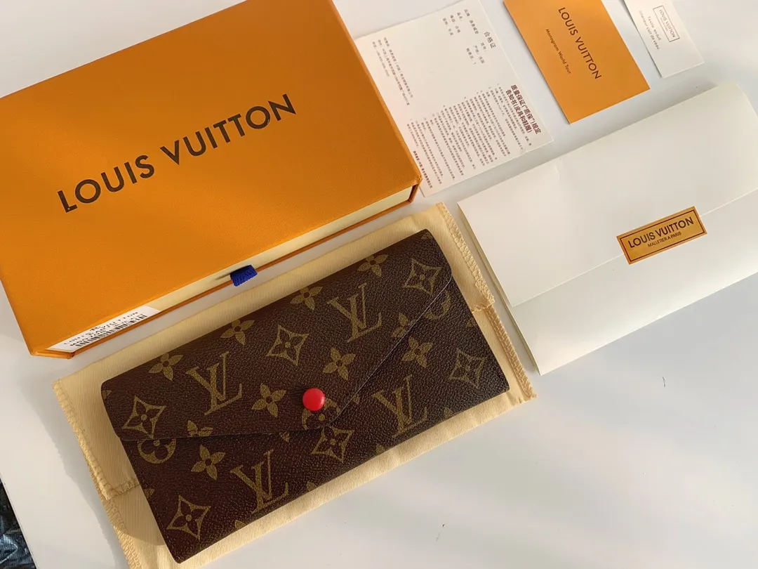 💰100 💎The Josephine Wallet is inspired by Louis Vuitton's first wallet. It is made of soft Monogram canvas and lined with brightly colored lining, giving the brand's classic design a unique and stylish beauty. The long, flat shape makes it easy to slip into any pocket or handbag. Model: M60708 Size: 19/10.