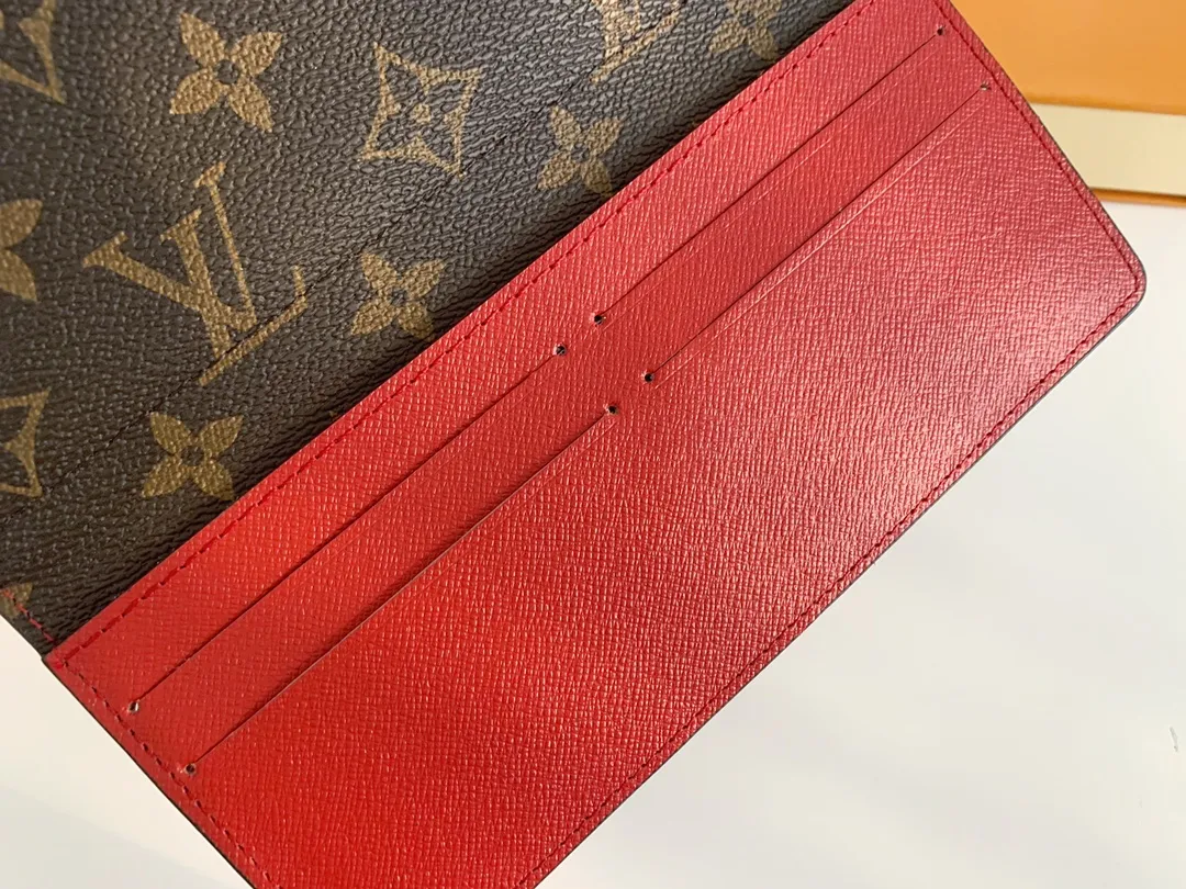 💰100 💎The Josephine Wallet is inspired by Louis Vuitton's first wallet. It is made of soft Monogram canvas and lined with brightly colored lining, giving the brand's classic design a unique and stylish beauty. The long, flat shape makes it easy to slip into any pocket or handbag. Model: M60708 Size: 19/10.
