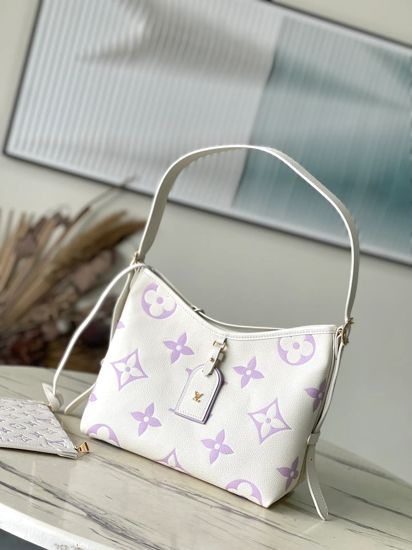 💰1300 (top-grain leather) top-quality original order M46288 purple silk screen printing details CarryAll small handbag is made of Monogram Empreinte embossed leather, with a generous configuration and a neat inner layer, and a large inner bag adds functional elements. Comes with a Monogram embossed zipper clutch secured by a leather strap. A personal companion for urban life. Dimensions 29 x 24 x 12 cm (length x height x width)