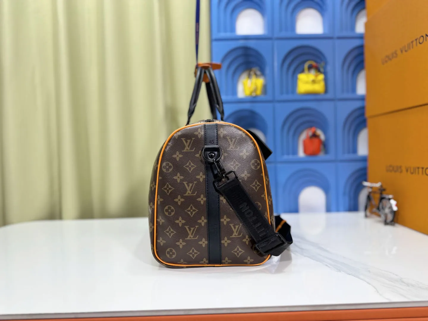 P340 M46703 45cm M46702 55cm Upgraded version This Keepall Bandoulière 45 travel bag introduces classic heritage with Monogram Macassar coated canvas. Side straps are cut out of contrasting leather, leather handles and hardware at the top add a calming touch, and the detachable and adjustable fabric shoulder strap is woven with the Louis Vuitton logo. 45.0 x 27.0 x 20.0 cm (L x H x W) • Monogram Macassar coated canvas • Cow leather trim • Textile lining • Metal hardware • Carry-on dimensions • Double zip closure • Padlock • Internal zip pocket • Removable name tag • Shoulder strap: removable, adjustable • Half-length strap: 36.0 cm • Half-length strap adjustable to: 50.0 cm • Handle: Double handle