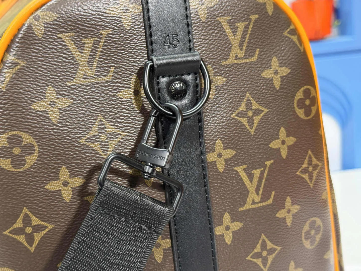 P340 M46703 45cm M46702 55cm Upgraded version This Keepall Bandoulière 45 travel bag introduces classic heritage with Monogram Macassar coated canvas. Side straps are cut out of contrasting leather, leather handles and hardware at the top add a calming touch, and the detachable and adjustable fabric shoulder strap is woven with the Louis Vuitton logo. 45.0 x 27.0 x 20.0 cm (L x H x W) • Monogram Macassar coated canvas • Cow leather trim • Textile lining • Metal hardware • Carry-on dimensions • Double zip closure • Padlock • Internal zip pocket • Removable name tag • Shoulder strap: removable, adjustable • Half-length strap: 36.0 cm • Half-length strap adjustable to: 50.0 cm • Handle: Double handle