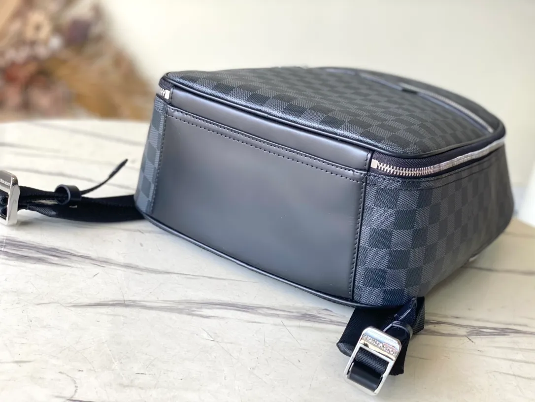 💰1080 Top Original N45279 Black Check This Michael backpack is made of Damier Infini Onyx leather embossed with Damier checkerboard pattern. It has ample space with a laptop compartment, which can easily accommodate daily needs and is suitable for both business and leisure. Dimensions: 29 x 42 x 13 cm