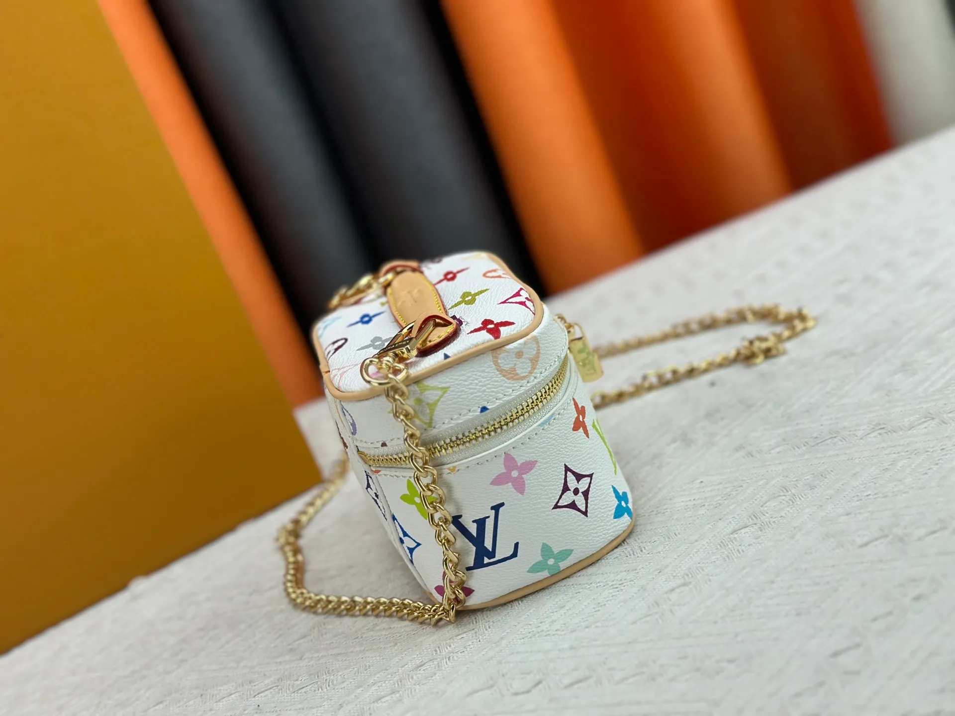 P220 Upgraded original M13747 M44495 M42265 M44936 M42263 lv Murakami Nice mini Nano cosmetic bag with Monogram printing and 33 colorful colors. In 2025, Murakami and LV jointly launched the white tricolor and black tricolor twelve pieces, which are very popular around the world and are loved by celebrities and celebrities. Dimensions: 14 x 10.2 x 8.5 (LxHxW)