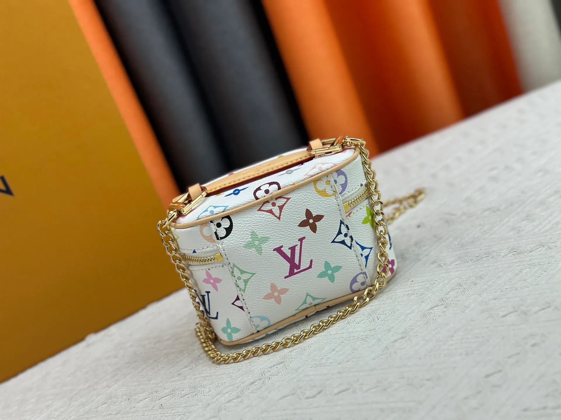 P220 Upgraded original M13747 M44495 M42265 M44936 M42263 lv Murakami Nice mini Nano cosmetic bag with Monogram printing and 33 colorful colors. In 2025, Murakami and LV jointly launched the white tricolor and black tricolor twelve pieces, which are very popular around the world and are loved by celebrities and celebrities. Dimensions: 14 x 10.2 x 8.5 (LxHxW)