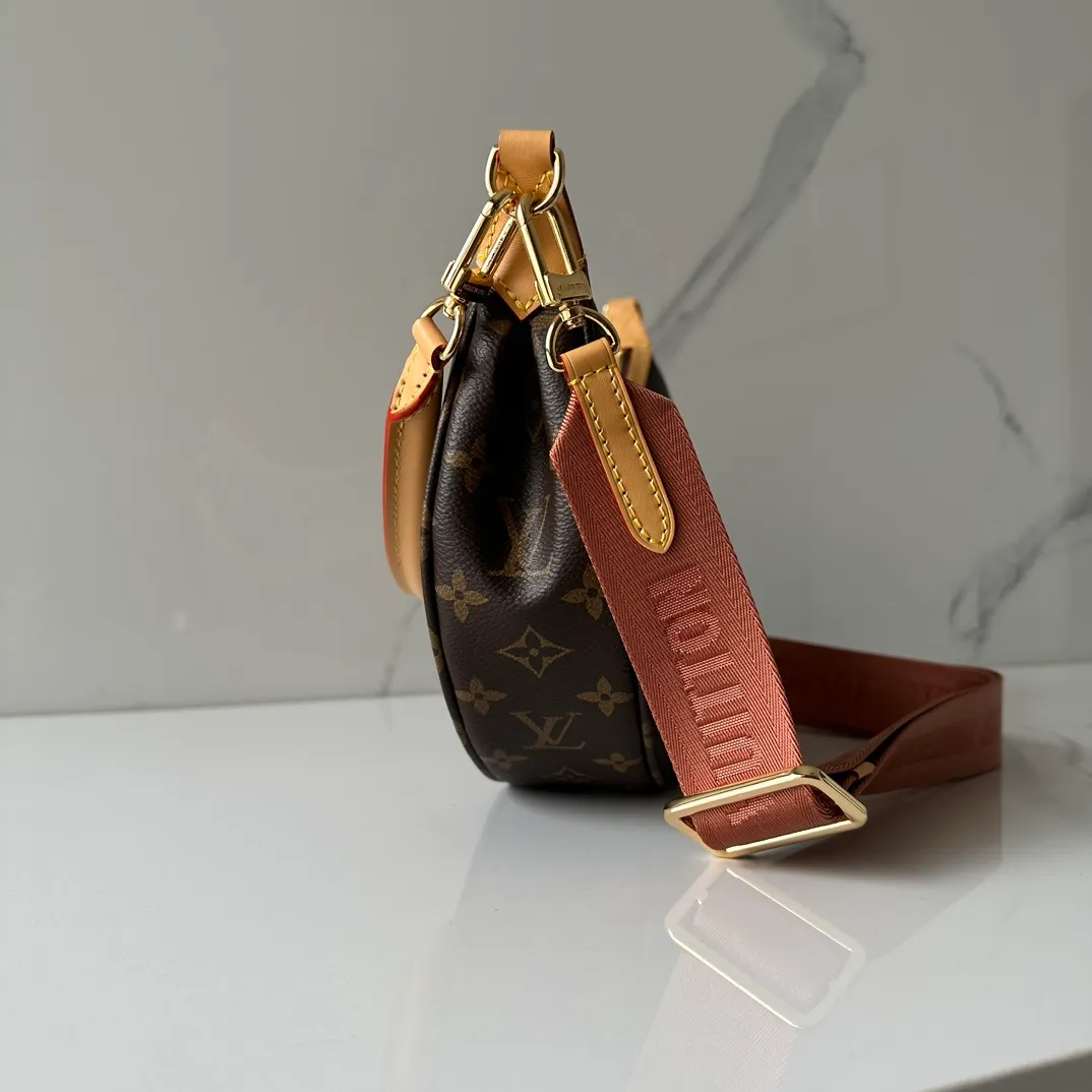 💰940 The top original Loop Hobo handbag M12939 combines Monogram coated canvas and Monogram Reverse coated canvas, with leather corners to define the trendy half-moon silhouette. Both detachable handles and adjustable shoulder strap allow for a variety of carrying options. Dimensions: 22 x 9 x 33 cm (H x W x Length)