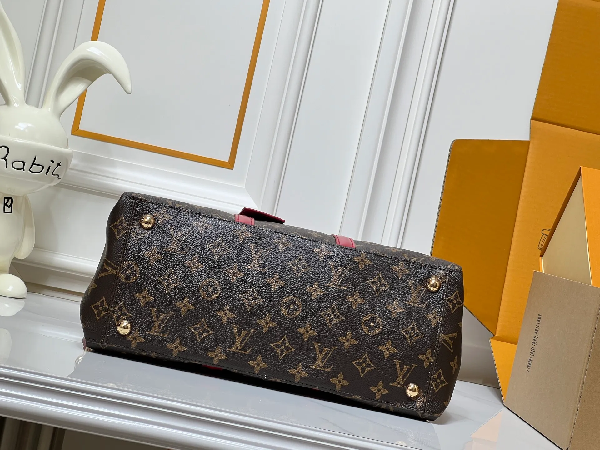 Batch 300💰Large size Upgraded original model Newly arrived OPEN HANDBAG handbag M44816 M44815 M44818 Black Pink Red Presbyopia Open Handbag Made of selected Monogram canvas, embellished with classic details, including side branches and two-sided textured leather trim, gold rivets and nails classic leather luggage tags, top handles and detachable and adjustable length shoulder straps. Large 35x24x15, small 29.0×19.0×10.0cm